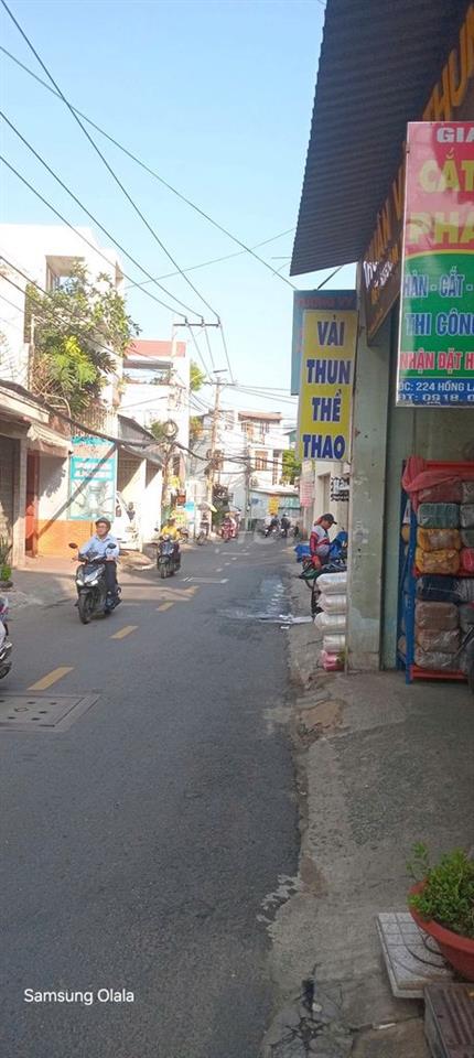 Nhà mặt tiền vải giao thông thuận lợi giá cực rẻ