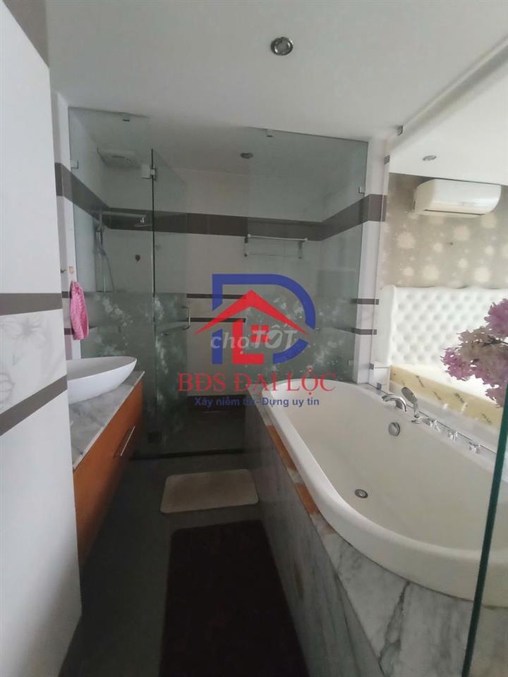 Nhà Nguyên Căn MT Giải Phóng_ 6x20m_ Trệt 3 Lầu_ Sẵn Máy Lạnh.