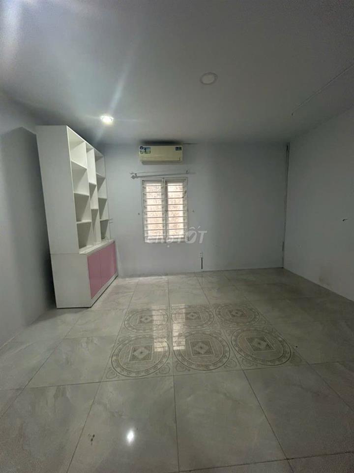 NHÀ NGUYÊN CĂN CHO THUÊ KHU CỘNG HÒA. DT: 5X20M. 1 TRỆT 3 LẦU. GIÁ TỐT