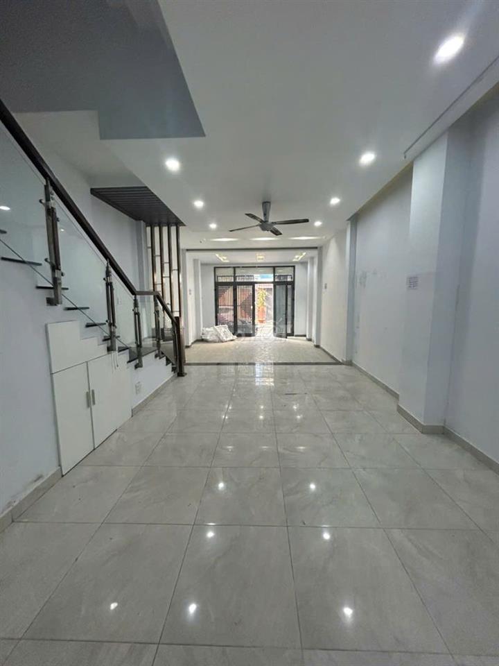 NHÀ NGUYÊN CĂN CHO THUÊ KHU CỘNG HÒA. DT: 5X20M. 1 TRỆT 3 LẦU. GIÁ TỐT