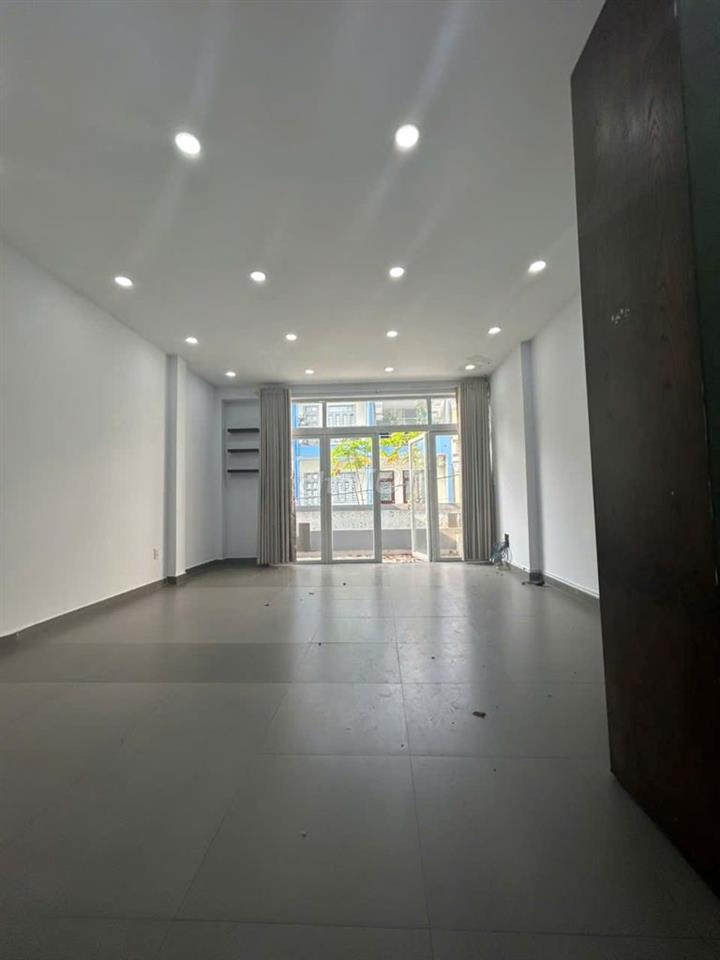 NHÀ NGUYÊN CĂN CHO THUÊ KHU CỘNG HÒA. DT: 5X20M. 1 TRỆT 3 LẦU. GIÁ TỐT