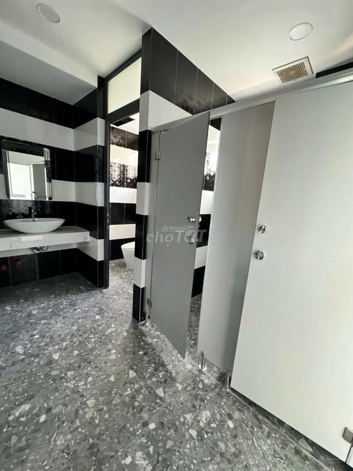 TÒA NHÀ VĂN PHÒNG ĐƯỜNG LÊ TRUNG NGHĨA. KHU K300.  8X20M. HẦM - 5 TẦNG
