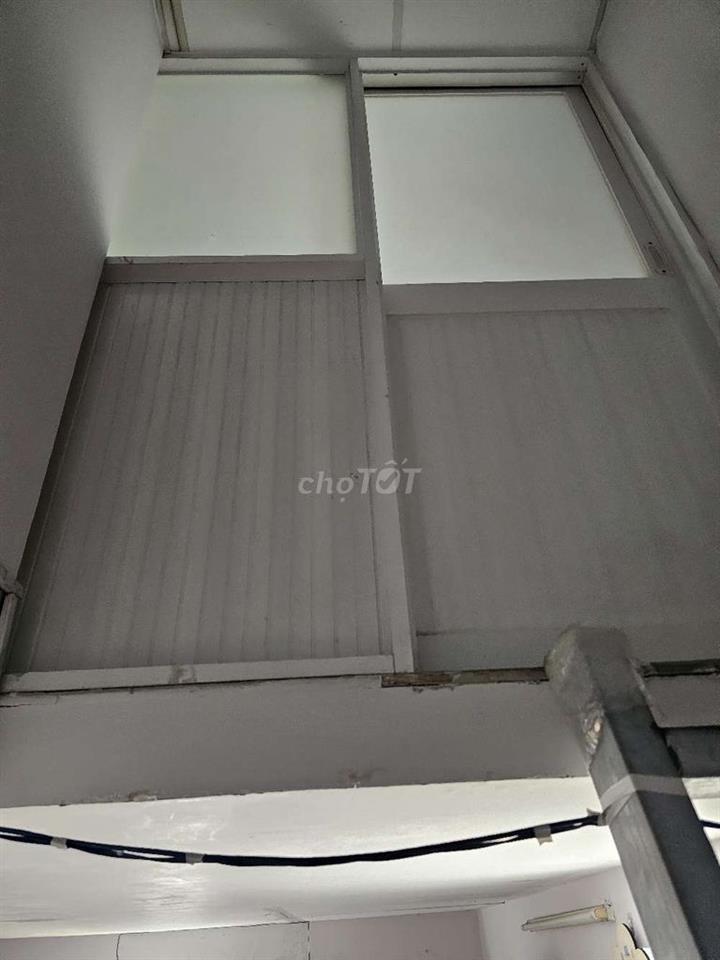 phòng dt4×6 ,gác lững 4×6  điện  5000 /kw nước  20000 /m3