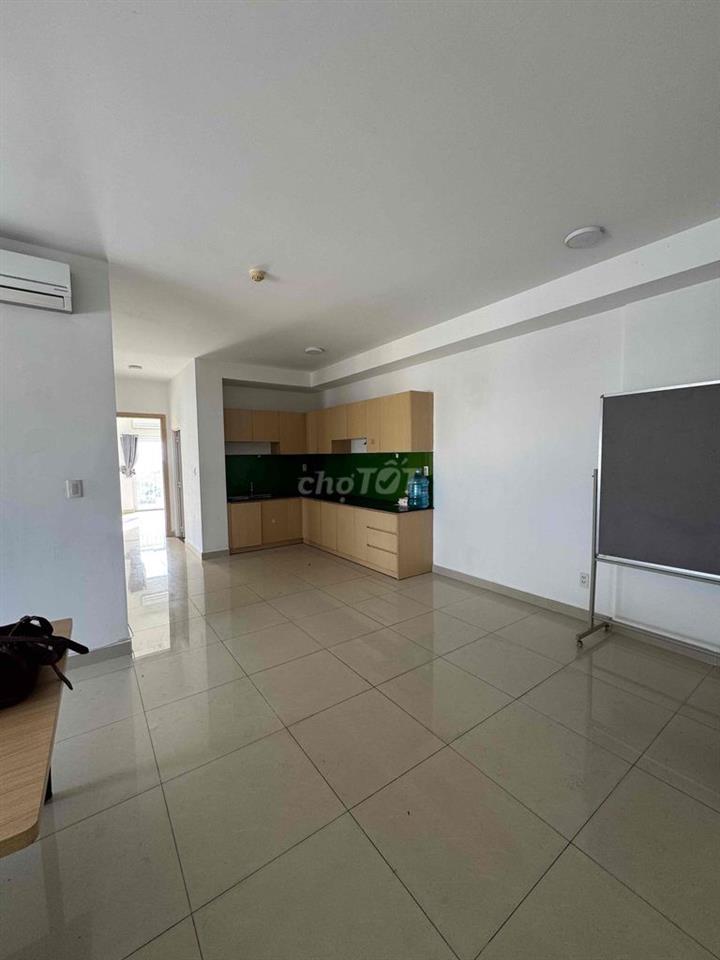 Cho thuê căn hộ căn góc Oriental Plaza 105m2 3PN 2WC 3BC, NT cơ bản, g