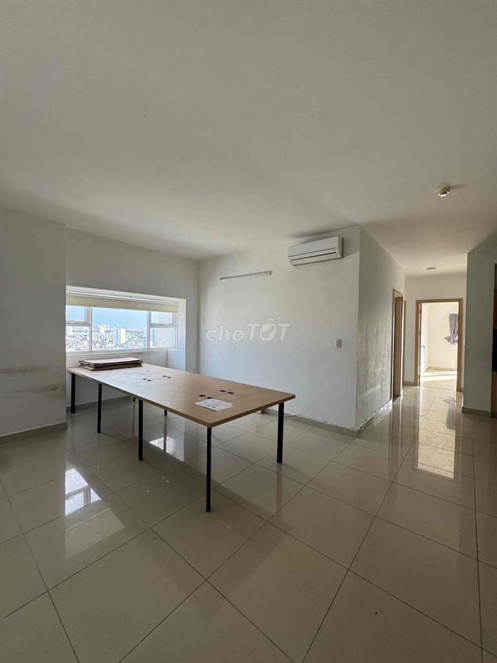 Cho thuê căn hộ căn góc Oriental Plaza 105m2 3PN 2WC 3BC, NT cơ bản, g
