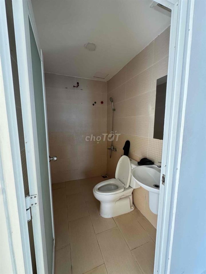 Cho thuê căn hộ căn góc Oriental Plaza 105m2 3PN 2WC 3BC, NT cơ bản, g