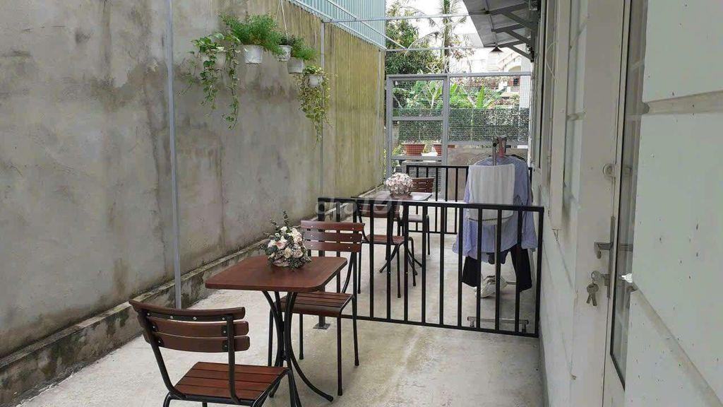 Phòng cho thuê giáp PMH sạch sẽ, thoáng mát, nhiều lối thoát hiểm