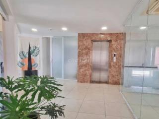 Full sàn văn phòng 196m², nội thất cơ bản, có thang máy