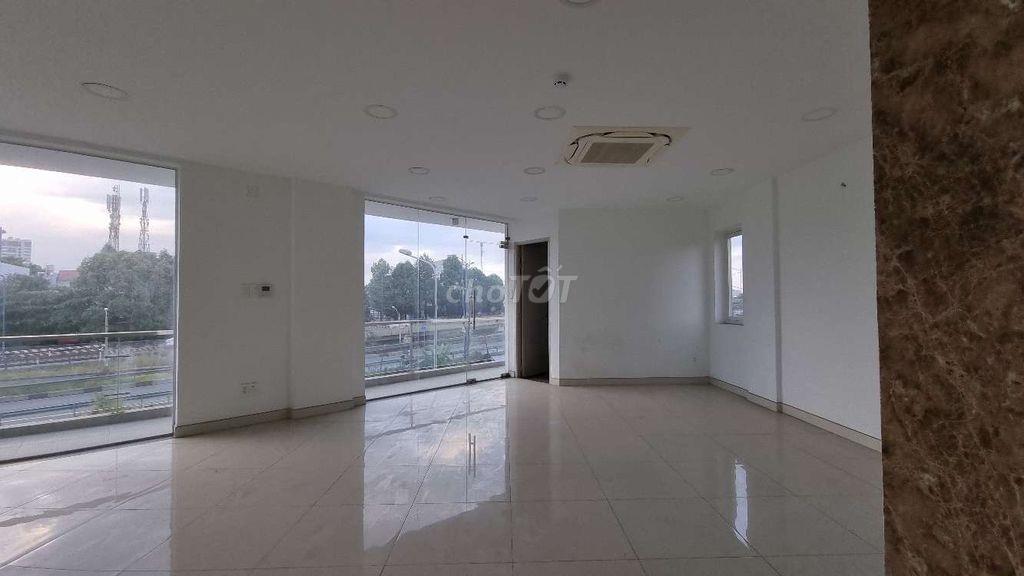 Full sàn văn phòng 196m², nội thất cơ bản, có thang máy