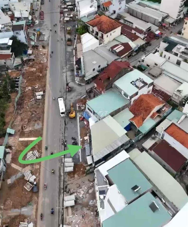 Đất mặt tiền Nguyễn Thị định
