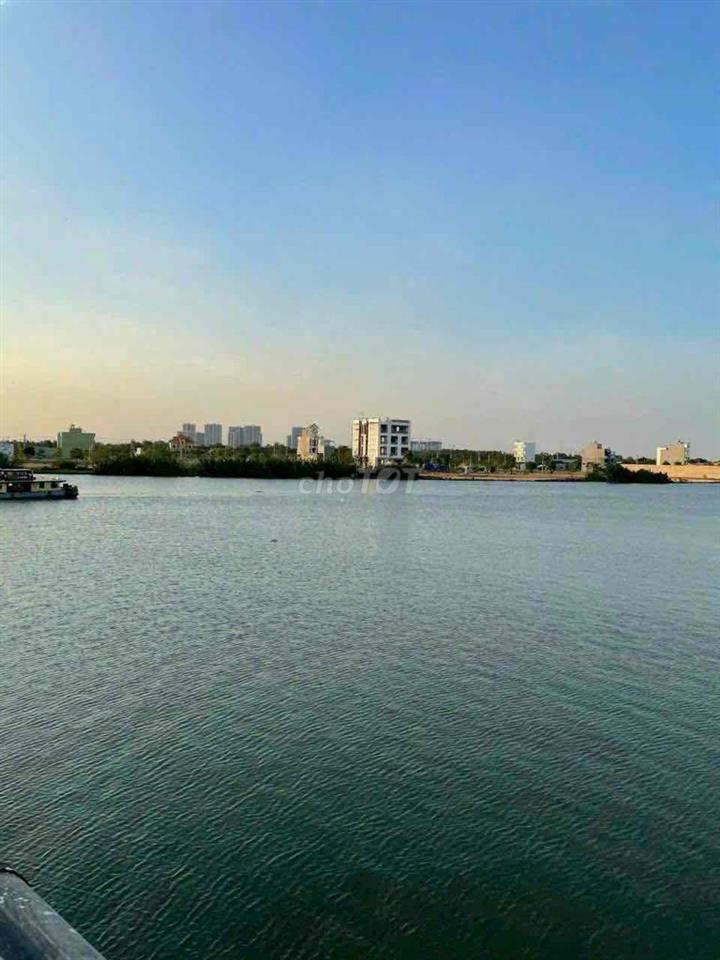Đất biệt thự đụng mặt nước view Sông Tắc lớn Q9 -300m2