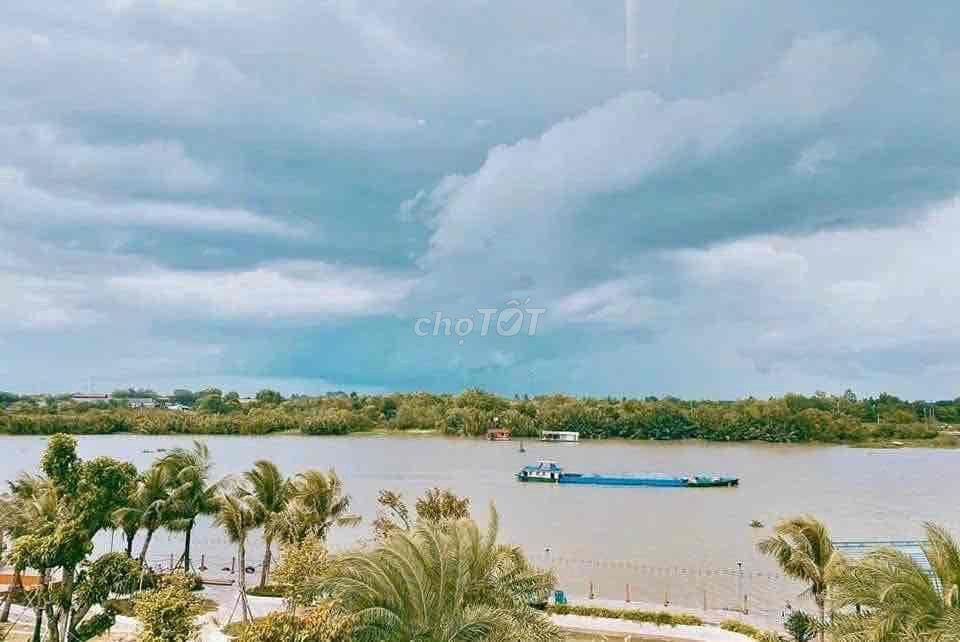Đất biệt thự đụng mặt nước view Sông Tắc lớn Q9 -300m2