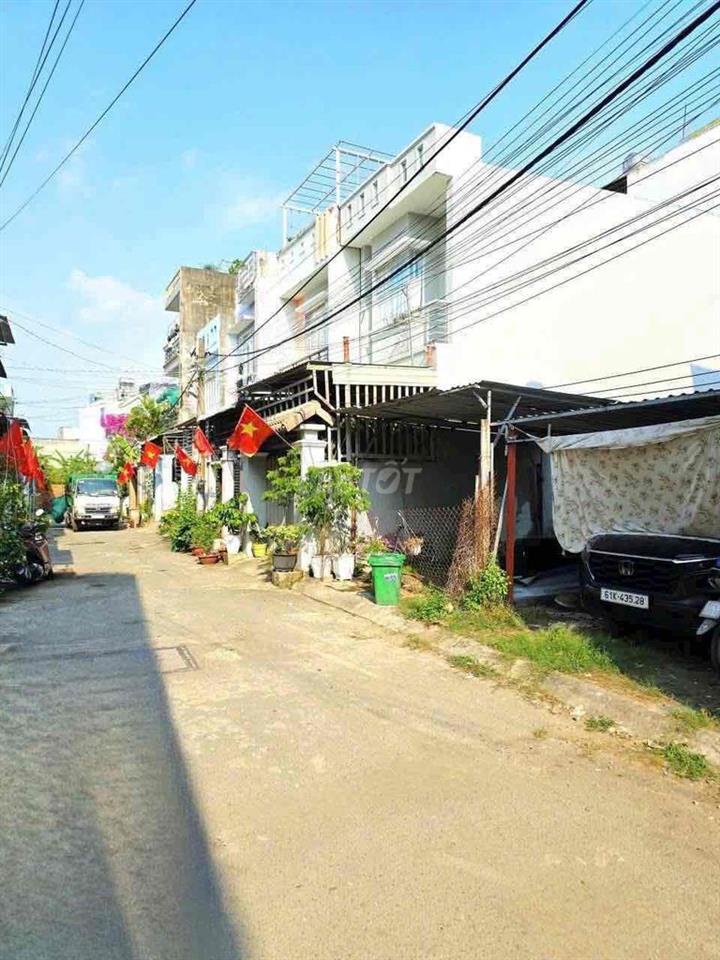 Chính chủ cần tiền nhượng lại lô đất Long Trường đã có Sổ