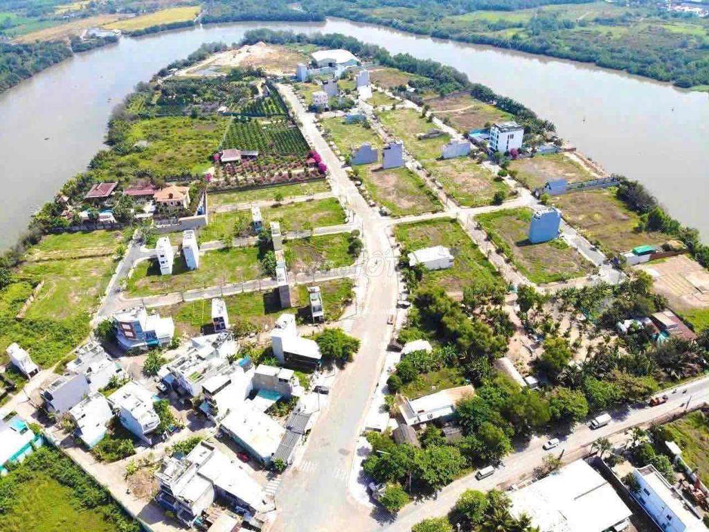 Đất góc 2 mặt tiền đảo kim cương long thuận vô 50 m đường to thoáng