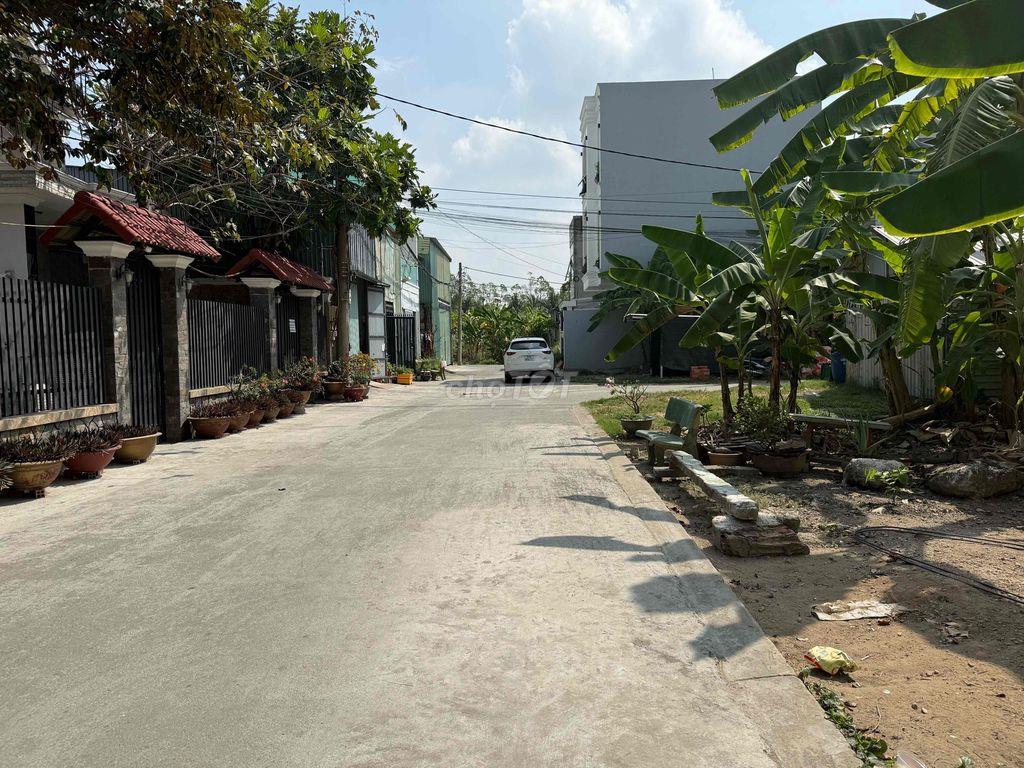 Chính chủ kẹt xả lỗ nền đất mặt tiền kinh doanh gần chợ Long trường q9