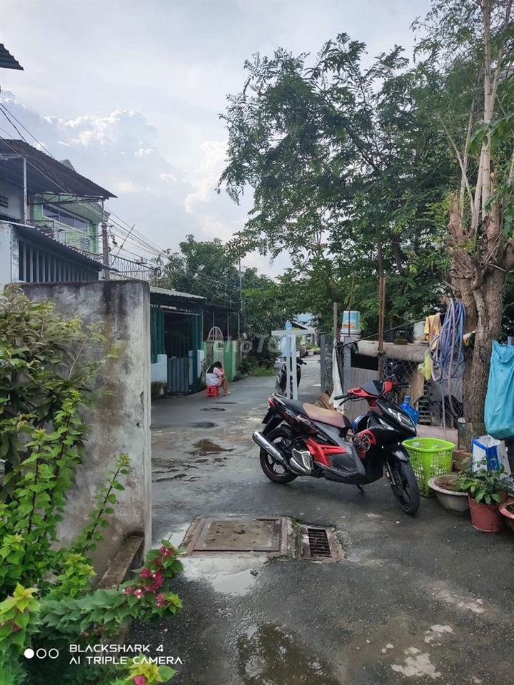 Đất Phú Hữu 2 mặt tiền hẻm ô tô 7 chỗ