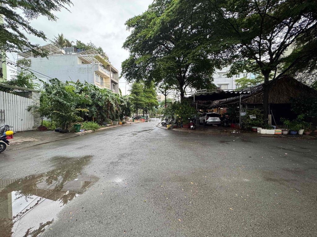 chủ gửi bán đất 2 mặt tiền đối diện global city