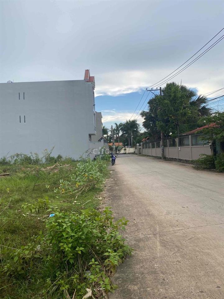 đất đường số 8