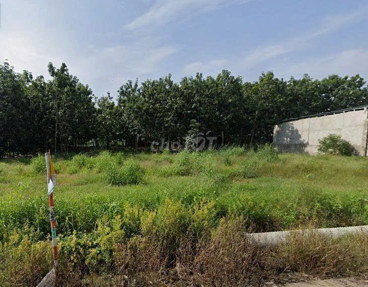 Cần bán lô đất gần đường DT741 gần Cổng Xanh Bình Dương