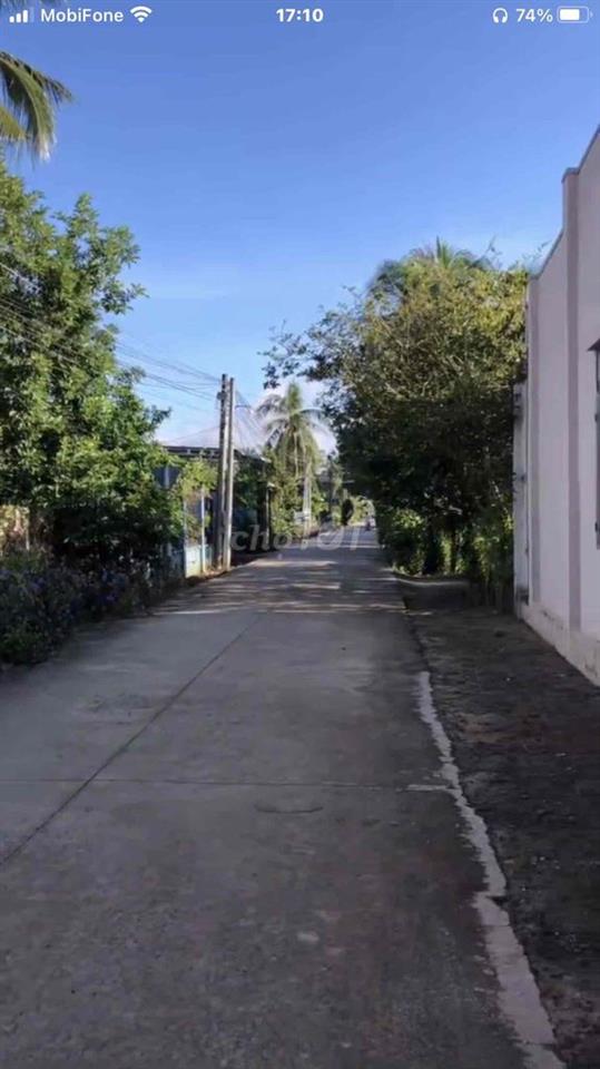 Cần bán 1 lô đất nền .