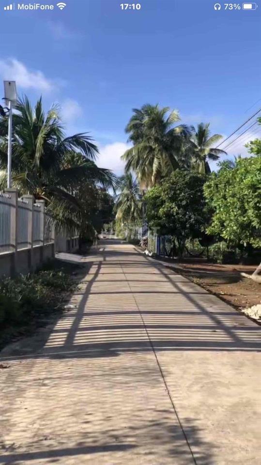 Cần bán 1 lô đất nền .