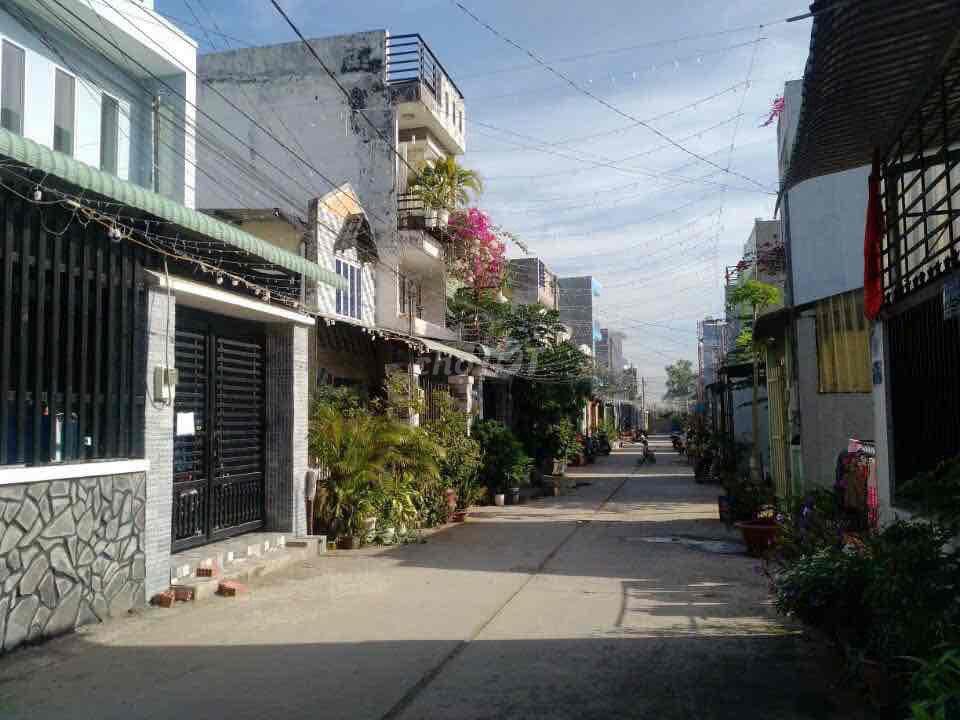 Bán đất mặt đường 21 Nguyễn Xiển