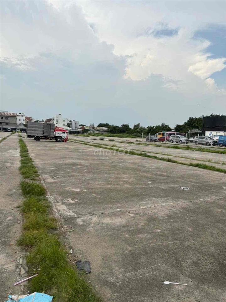 cho thuê 2-3000m2 đất trống 2 MT view sông . giá chỉ 40k/m2