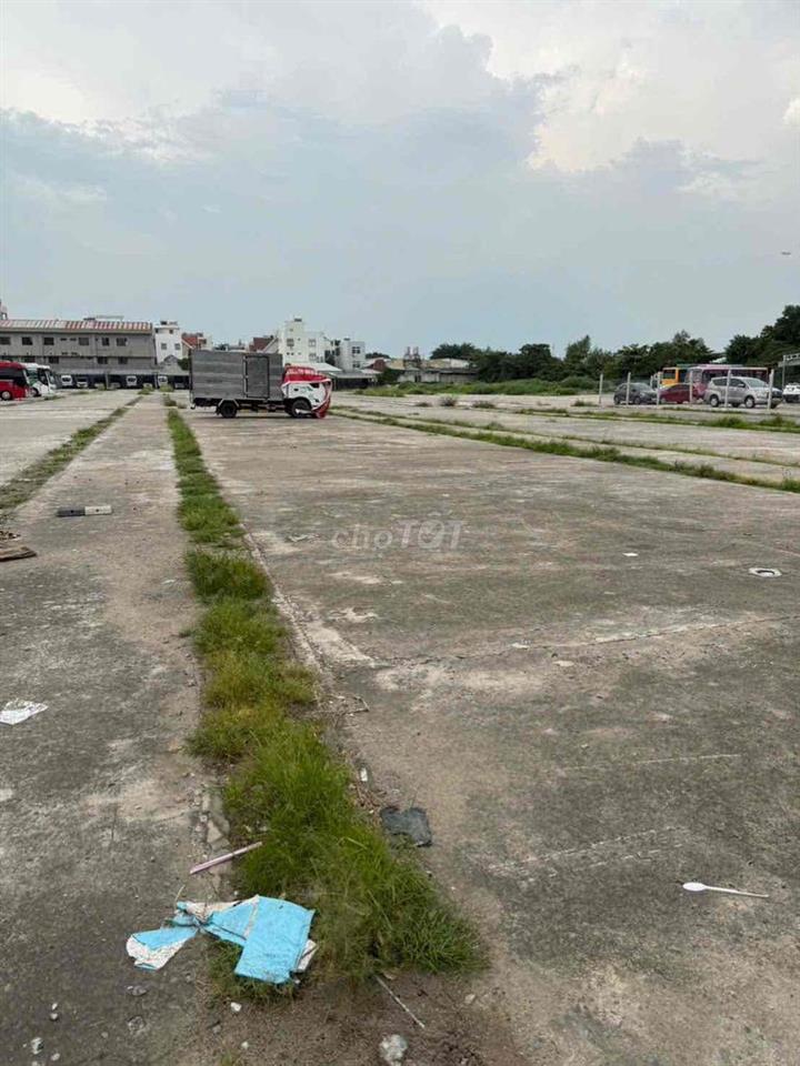 cho thuê 2-3000m2 đất trống 2 MT view sông . giá chỉ 40k/m2