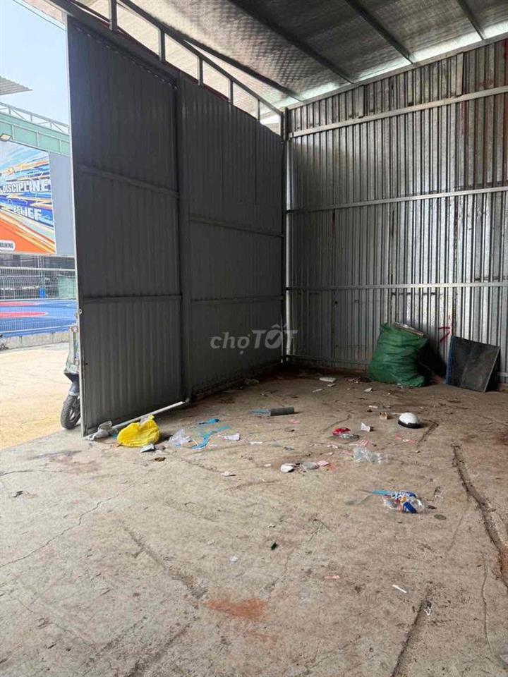 cho thuê kho mt đường 8m- 300m2 kho- giá 35tr/thang