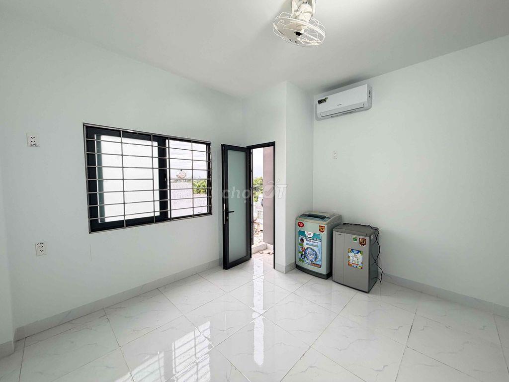 Căn hộ mới xây, đi bộ ra UFM Long Trường
