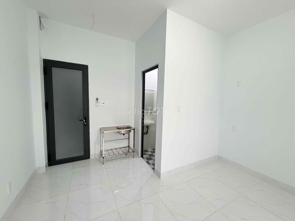 Căn hộ mới xây, đi bộ ra UFM Long Trường