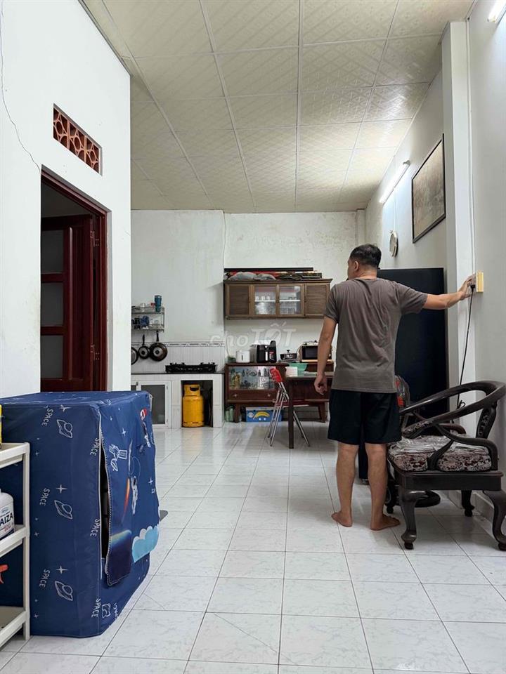 Gấp nhà bán giá hạ giảm 500 triệu còn 4 tỉ  , lê van việt vào 20m