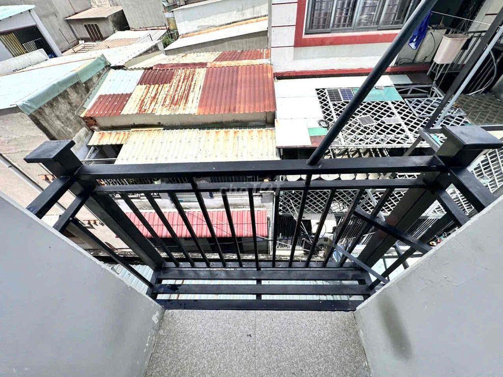 DUPLEX BAN CÔNG TRỐNG SẴN Ở LIỀN NGAY MAN THIỆN