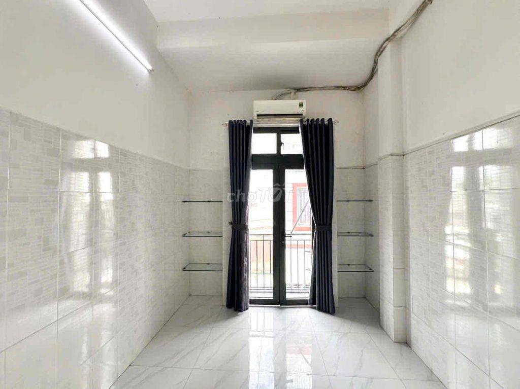 DUPLEX BAN CÔNG TRỐNG SẴN Ở LIỀN NGAY MAN THIỆN