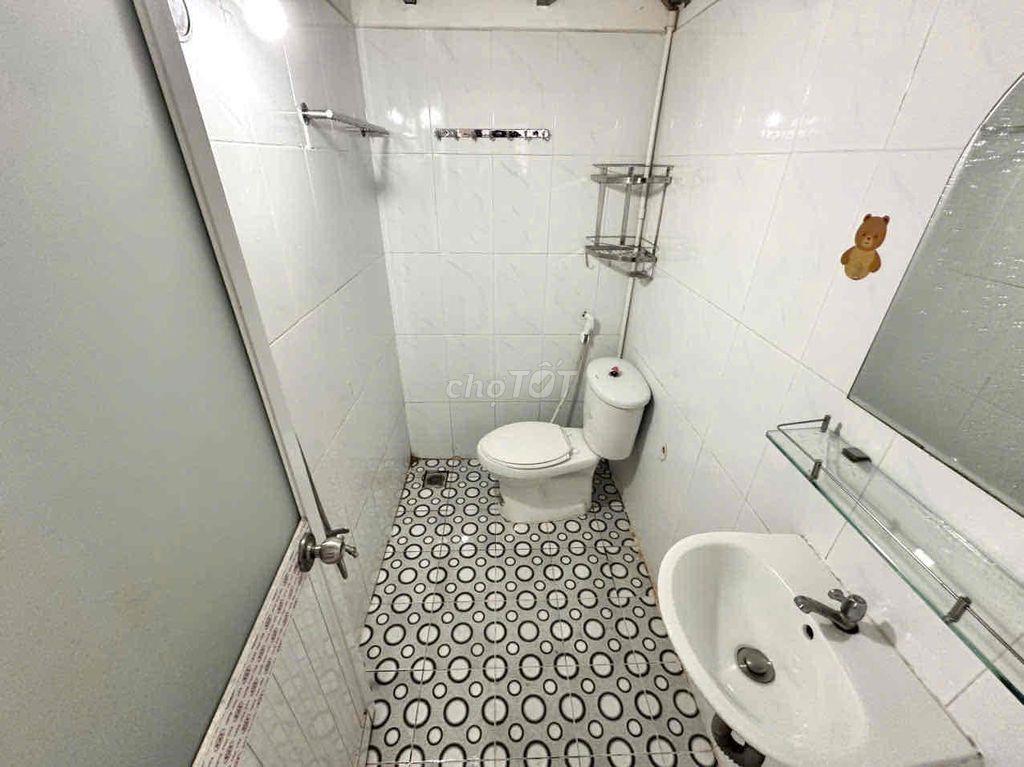 DUPLEX BAN CÔNG TRỐNG SẴN Ở LIỀN NGAY MAN THIỆN