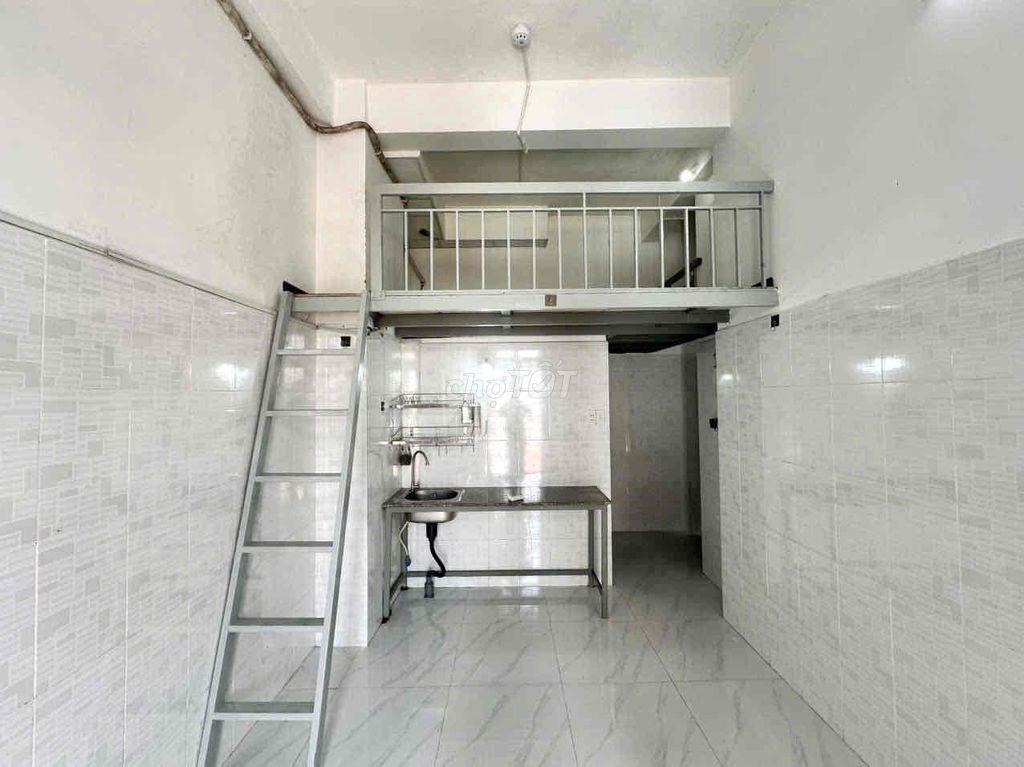 DUPLEX BAN CÔNG TRỐNG SẴN Ở LIỀN NGAY MAN THIỆN