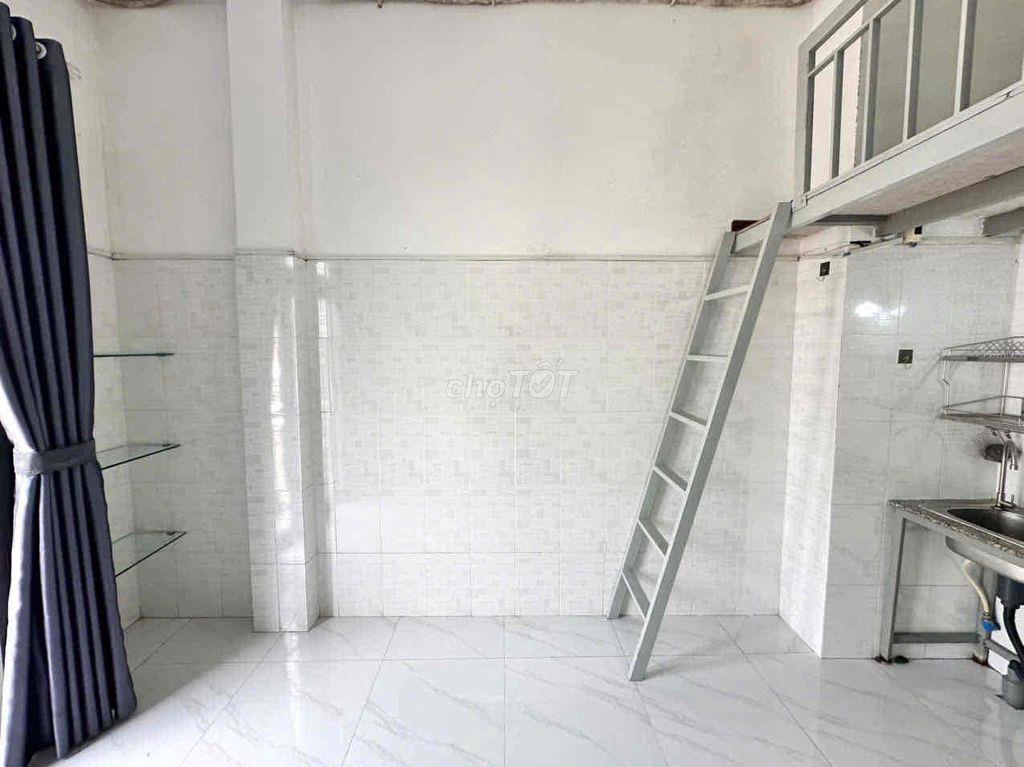 DUPLEX BAN CÔNG TRỐNG SẴN Ở LIỀN NGAY MAN THIỆN
