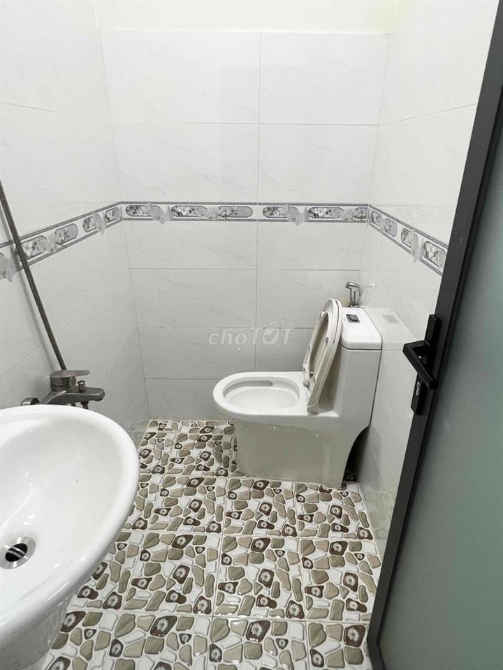 PHÒNG FULL NỘI THẤT, CỬA SỔ TRỜI, MỚI, ĐẸP