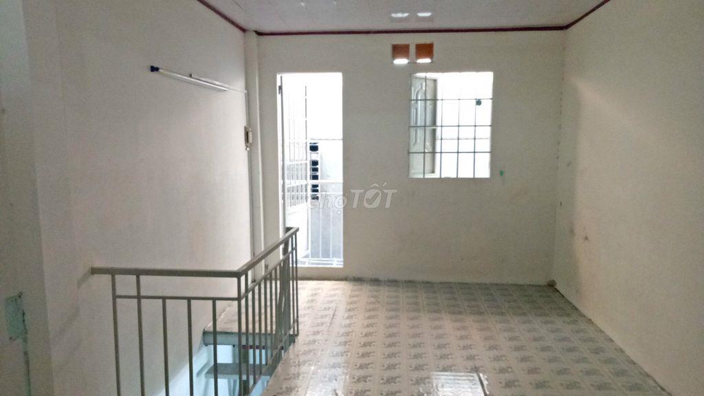 Nhà trọ gần GigaMall Phạm Văn Đồng, P. Hiệp Bình, 40m2, có gác suốt.