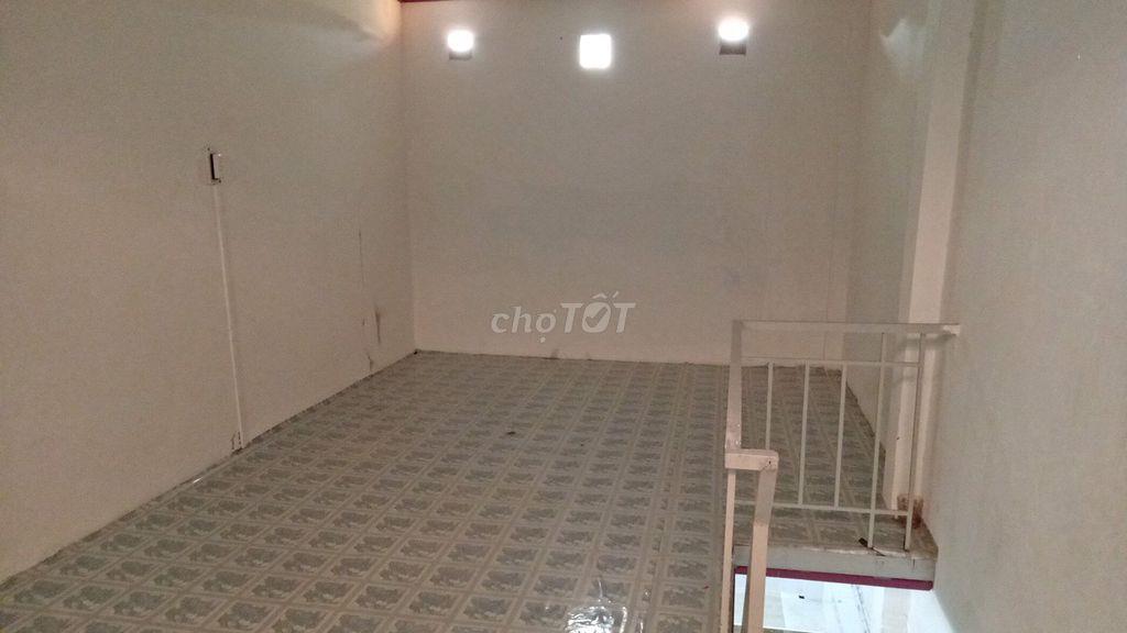 Nhà trọ gần GigaMall Phạm Văn Đồng, P. Hiệp Bình, 40m2, có gác suốt.