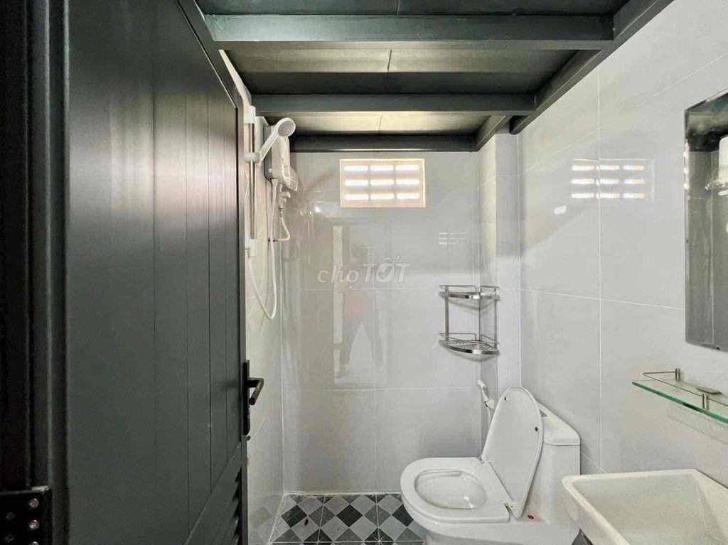 Duplex cửa sổ trời ngay Lê Văn Việt - ĐH SPKT
