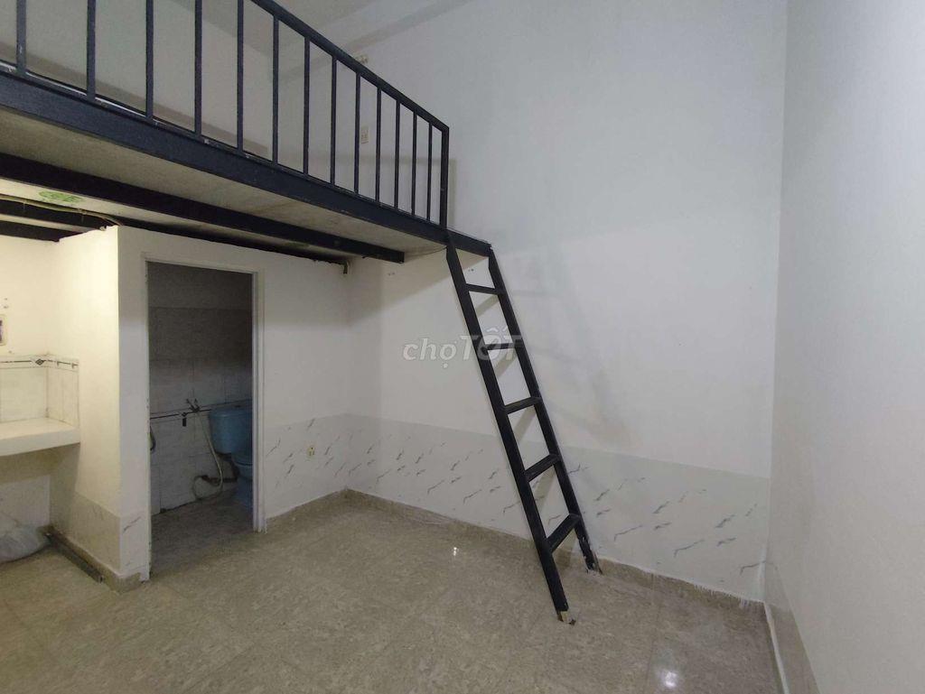 Phòng trọ yên tĩnh, có gác lửng, lối đi riêng