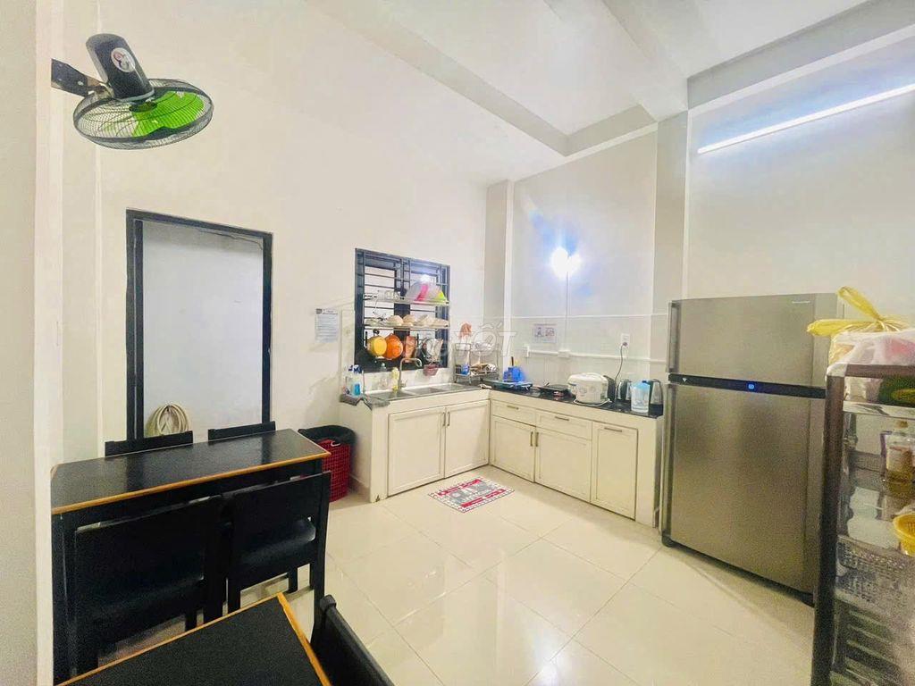 Ngay Ngã Tư Thủ Đức KTX Nam FULL Nội thất, Bao trọn gói,Dọn vào ở ngay