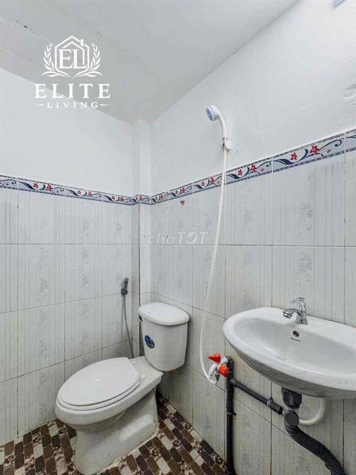Ngay CĐ Công Thương Tiện Ra Ngã Tư TĐ