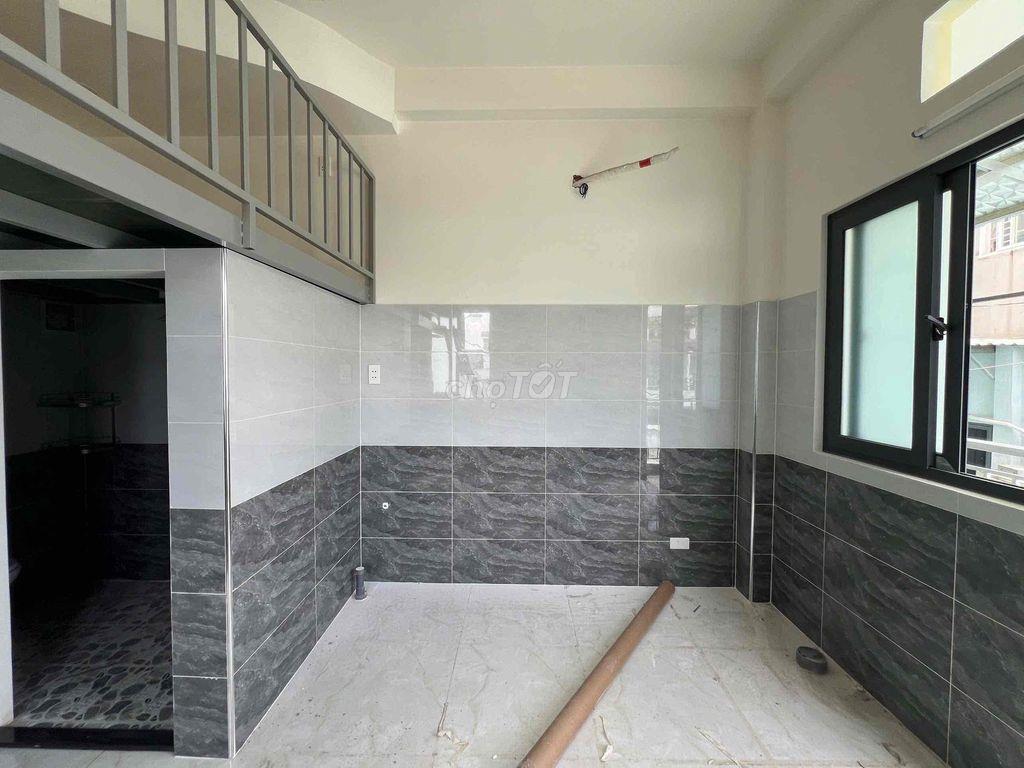 PHÒNG MỚI HOÀN THIỆN, CỬA SỔ TRỜI, BAN CÔNG NGAY NGÃ TƯ THỦ ĐỨC