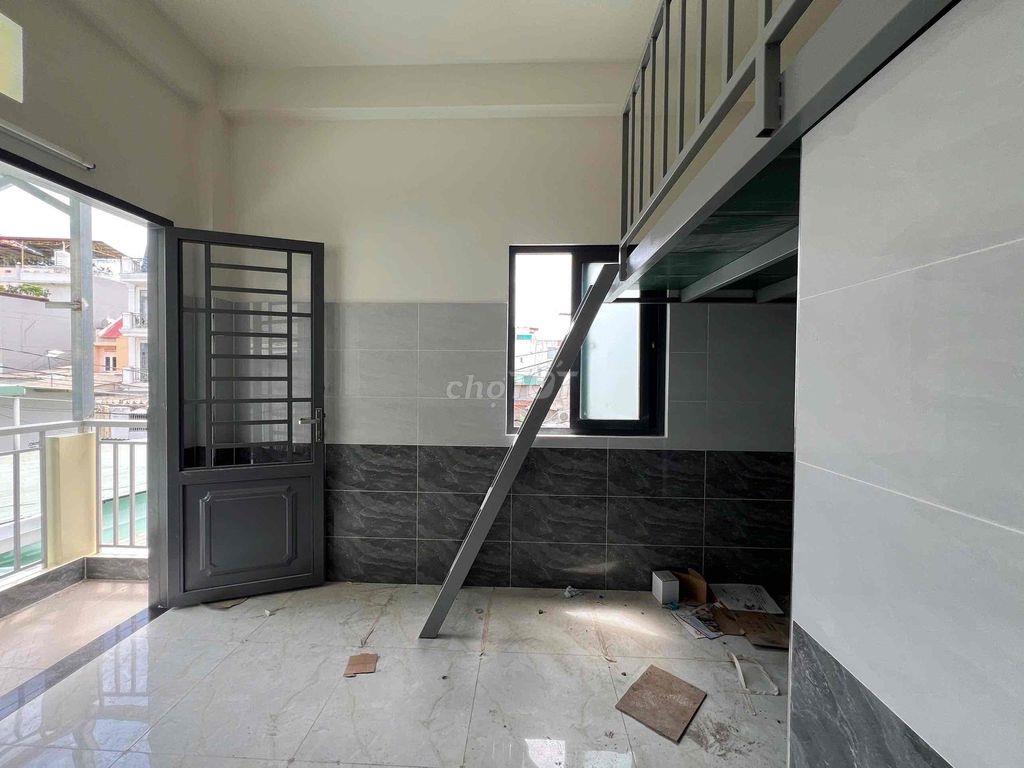 PHÒNG MỚI HOÀN THIỆN, CỬA SỔ TRỜI, BAN CÔNG NGAY NGÃ TƯ THỦ ĐỨC
