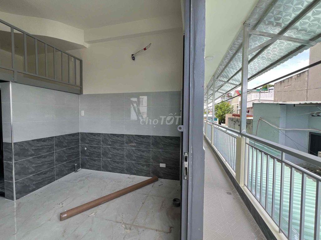PHÒNG MỚI HOÀN THIỆN, CỬA SỔ TRỜI, BAN CÔNG NGAY NGÃ TƯ THỦ ĐỨC