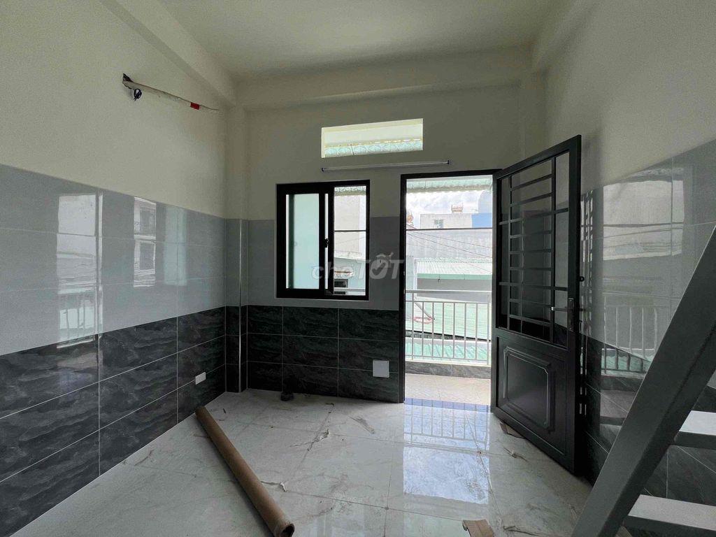 PHÒNG MỚI HOÀN THIỆN, CỬA SỔ TRỜI, BAN CÔNG NGAY NGÃ TƯ THỦ ĐỨC