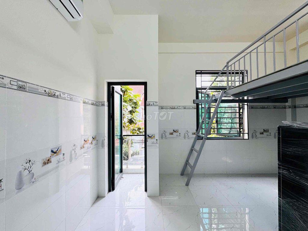 DUPLEX MỚI XÂY HOÀN TOÀN ĐẸP, THOÁNG MÁT NGAY PHẠM VĂN ĐỒNG