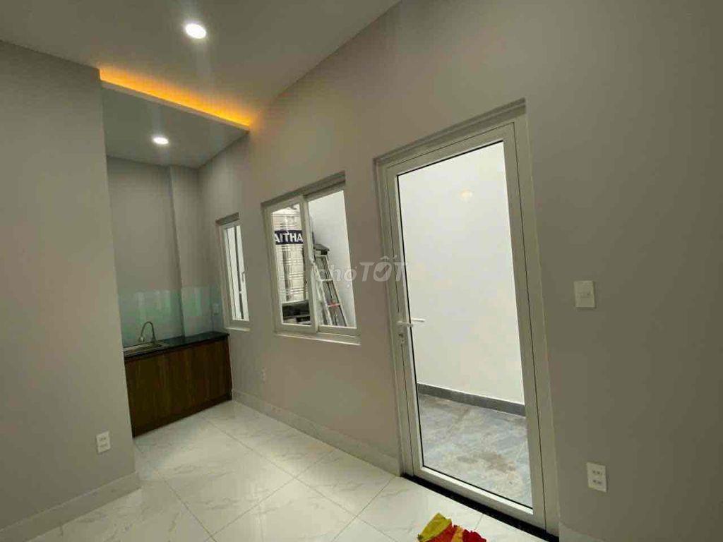 cho nhân viên văn phòng hoặc sinh viên nữ( ko cho dẫn bạn trai về).